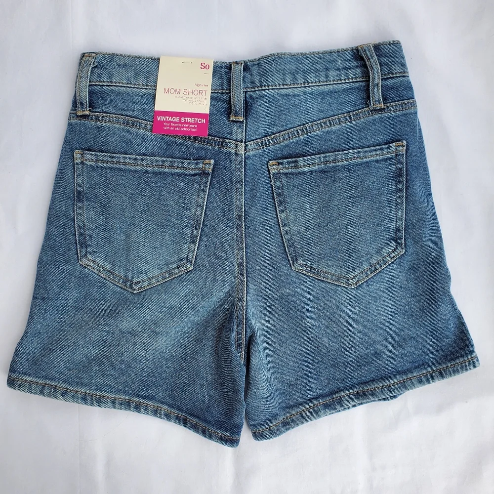 SO High-Rise Distressed Mom Shorts Size 5 - Picture 7 of 13